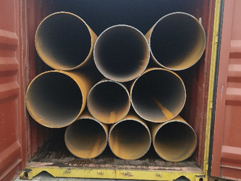 Spiral welded pipes packed in containers