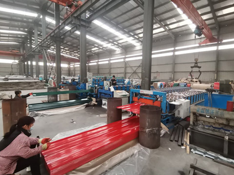 Wanzhi is producing red roof sheets