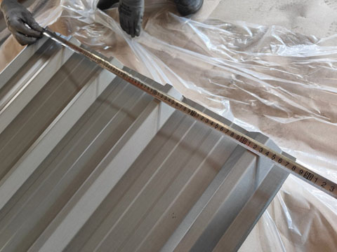 Corrugated steel plate width measurement