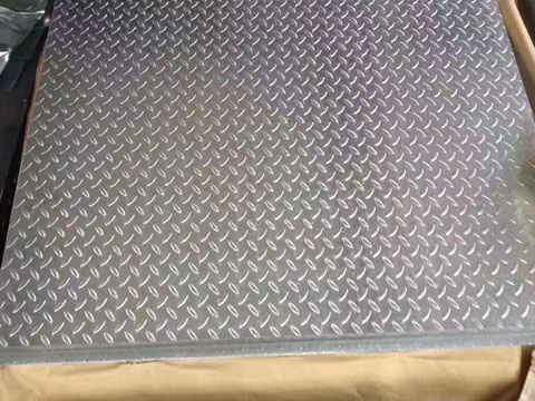 Cutting Galvanized Diamond Checkered Plate