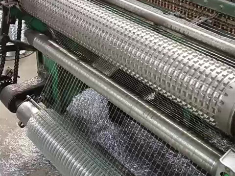 Galvanized wire mesh is in production
