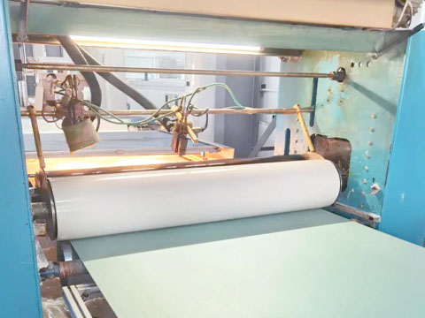 Prepare laminating film