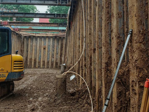 Steel sheet pile construction