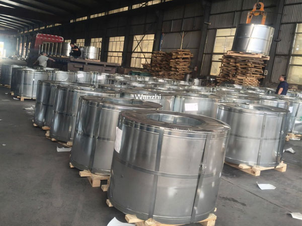 Loading and preparing to transport to the port