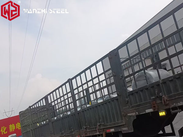 Trucks carrying steel coils set off for Qingdao Port